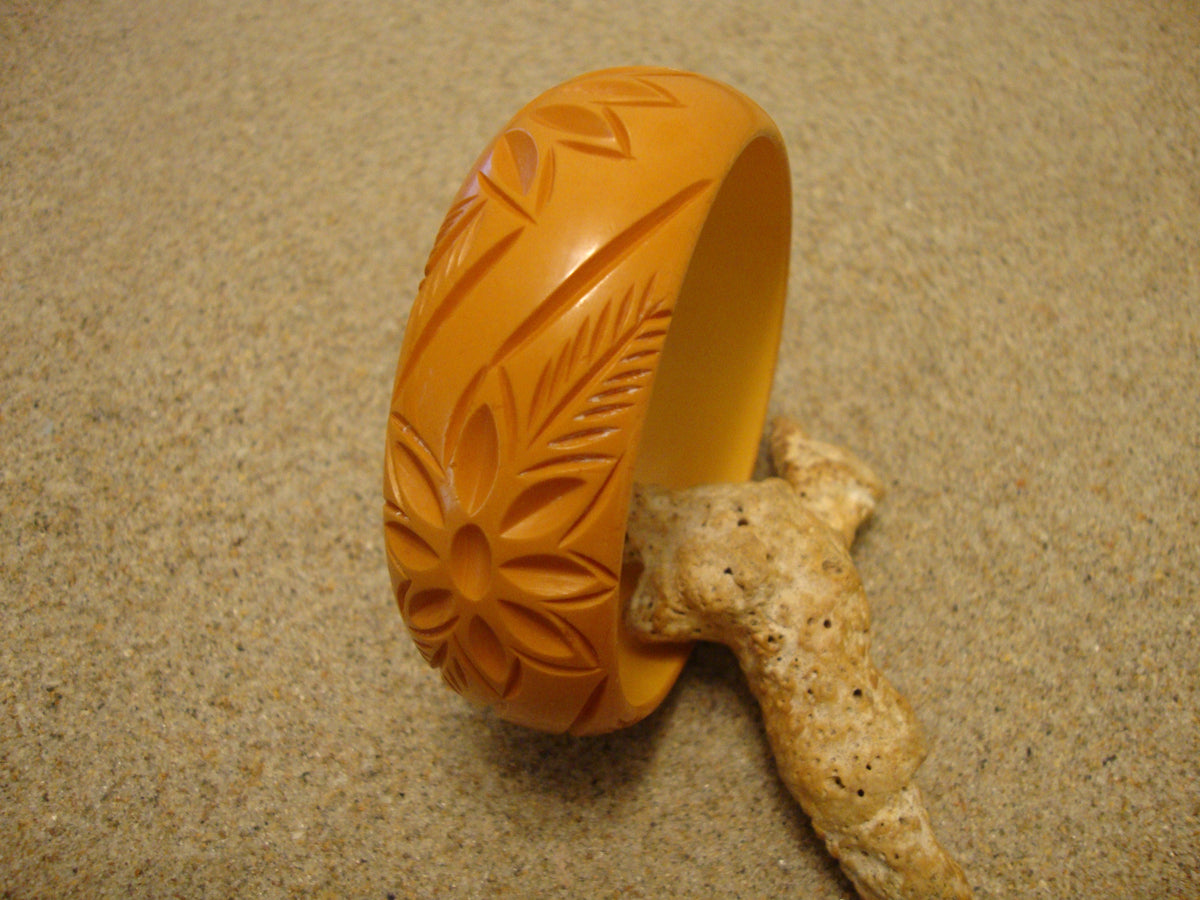 Vintage 1" Goldenrod Bakelite Bracelet! Unique Flower & Leaf Carved Design!