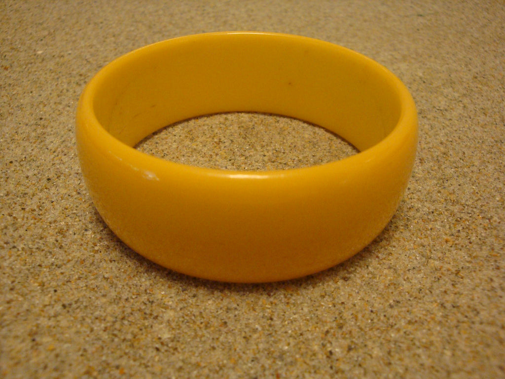 Vintage 1" Canary Yellow Bakelite Bangle Bracelet