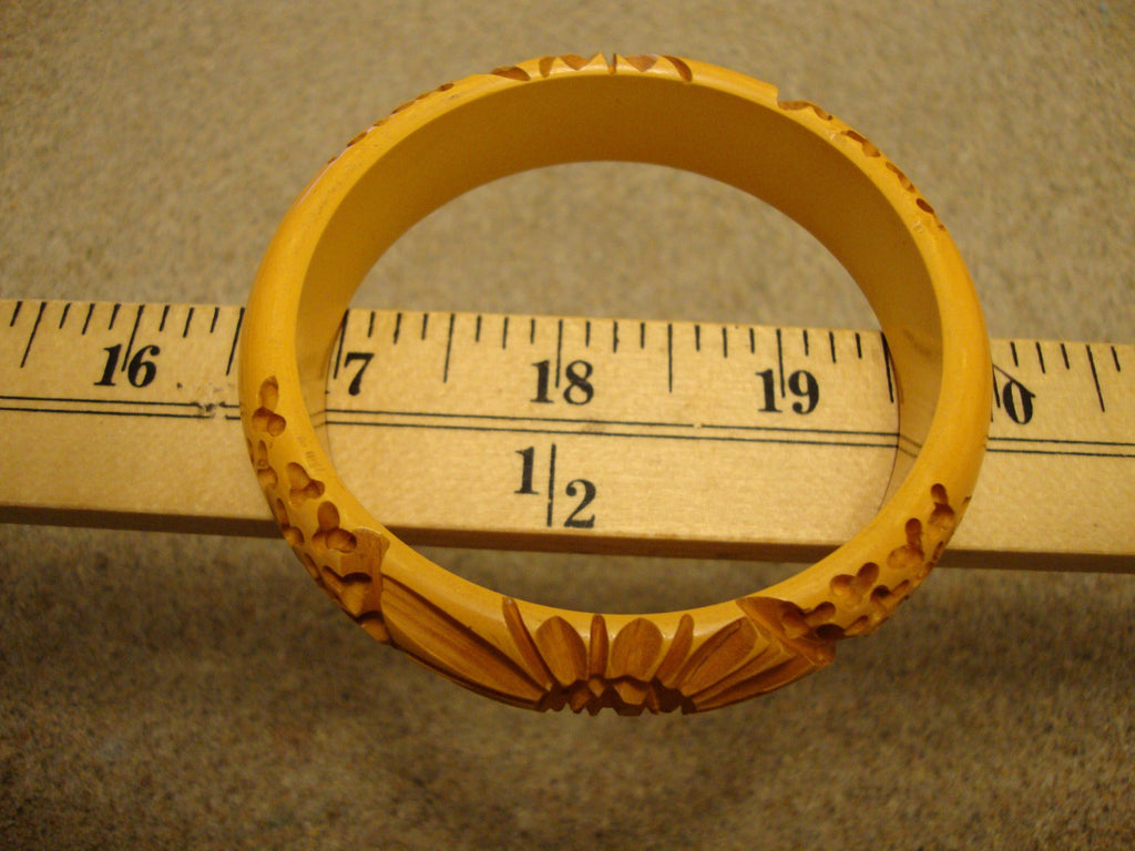Vintage Goldenrod Bakelite Bracelet: Carved Flower & Wormwood Design