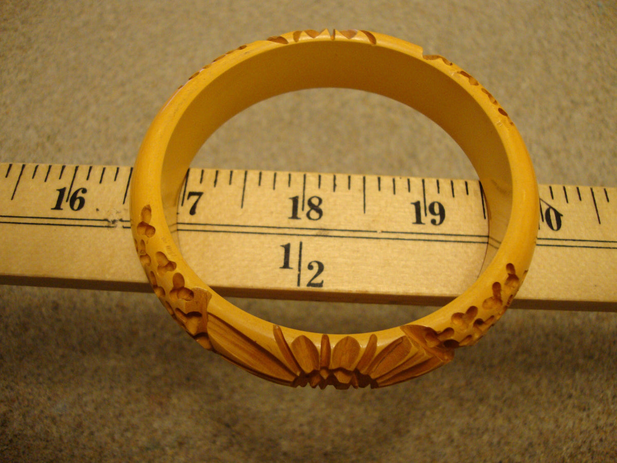 Vintage Goldenrod Bakelite Bracelet: Carved Flower & Wormwood Design