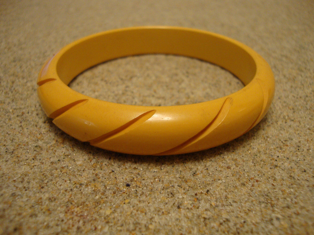 Vintage Goldenrod Bakelite Bracelet: Carved Diagonal Slashes