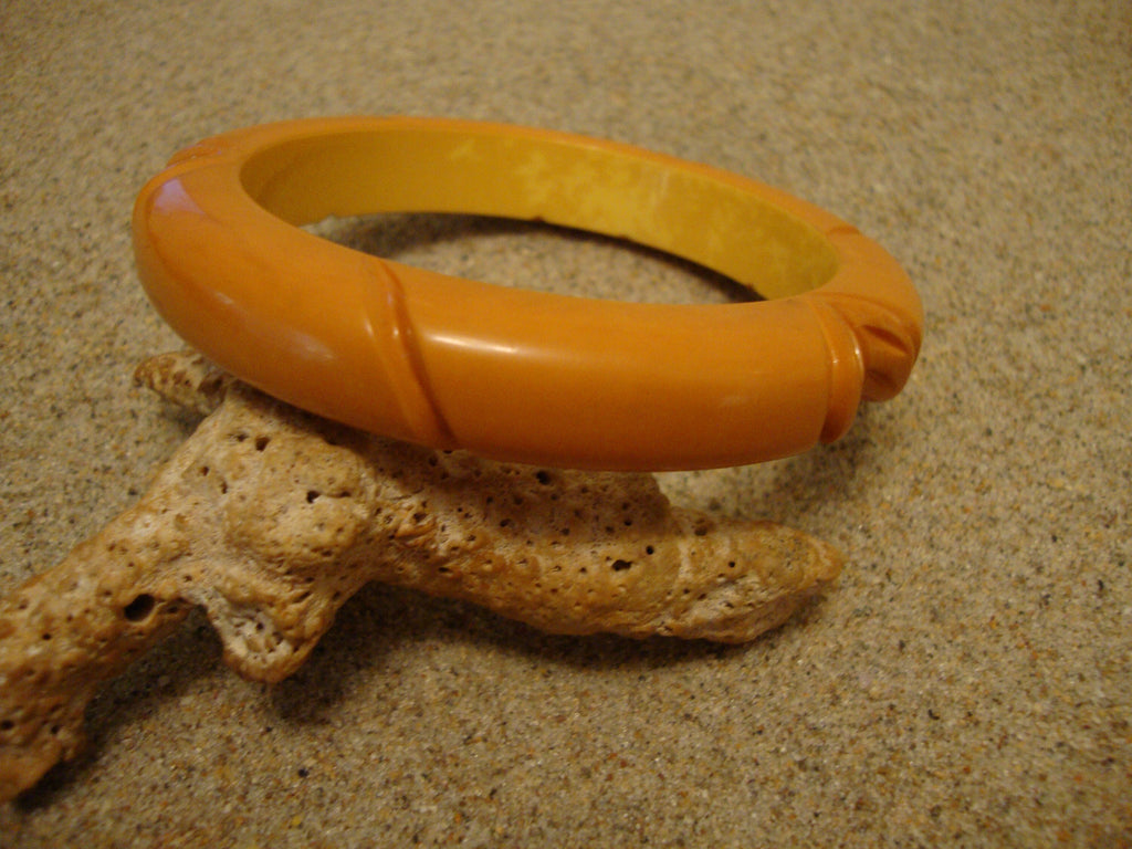 Vintage 1/2" Butterscotch Bakelite Bracelet!  Leaf & Diagonal Slash Carvings!
