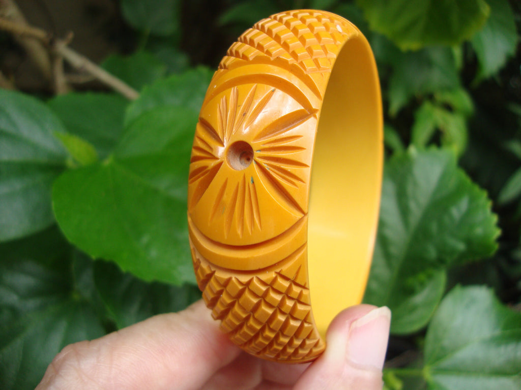 Vintage 7/8" Goldenrod Bakelite Bracelet! Abstract Flower/Crosshatch Carvings!