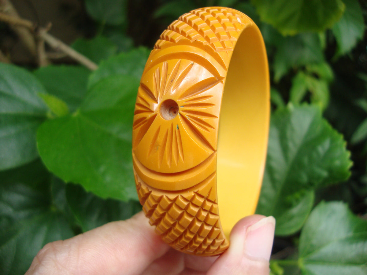 Vintage 7/8" Goldenrod Bakelite Bracelet! Abstract Flower/Crosshatch Carvings!