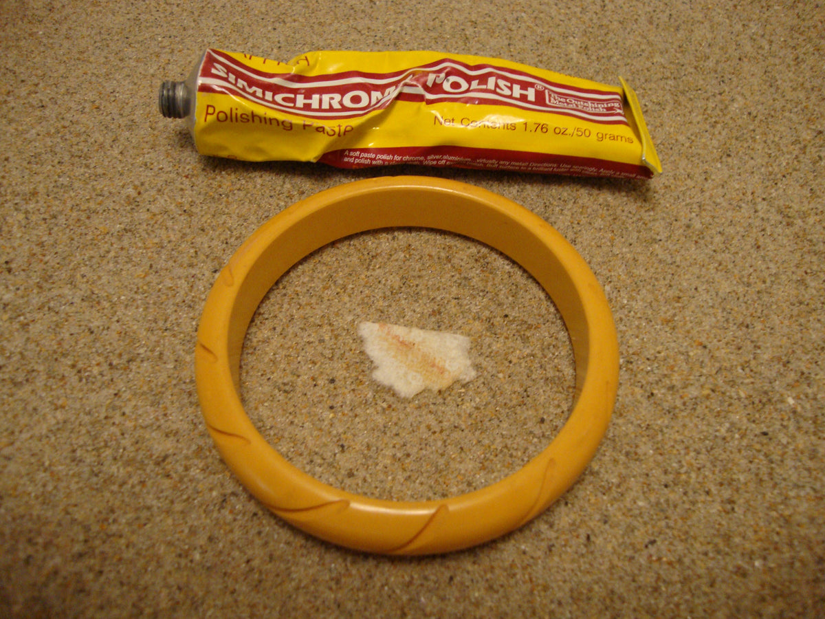 Vintage Goldenrod Bakelite Bracelet: Carved Diagonal Slashes