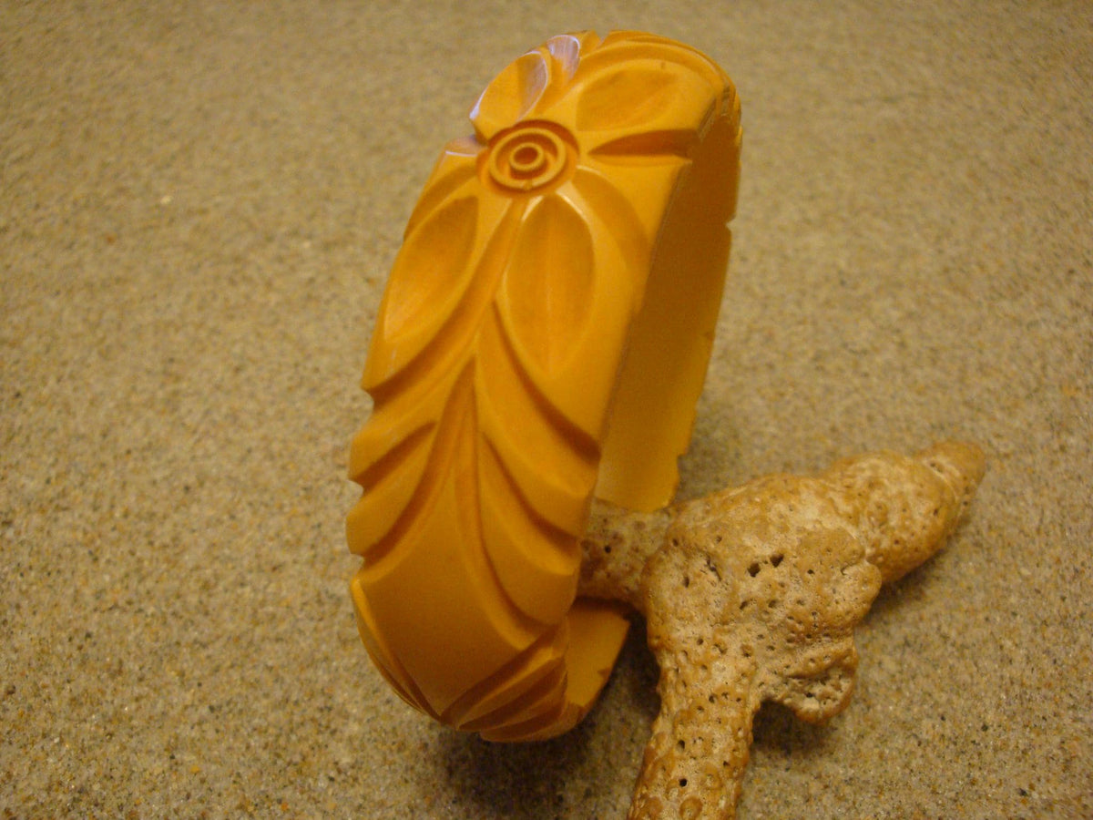 Vintage 7/8" Goldenrod Bakelite Bracelet! Three Abstract Flower & Leaf Carvings!