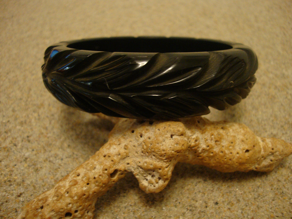 Vintage Midnight Green Bakelite Bracelet: Carved Vine & Leaf Design