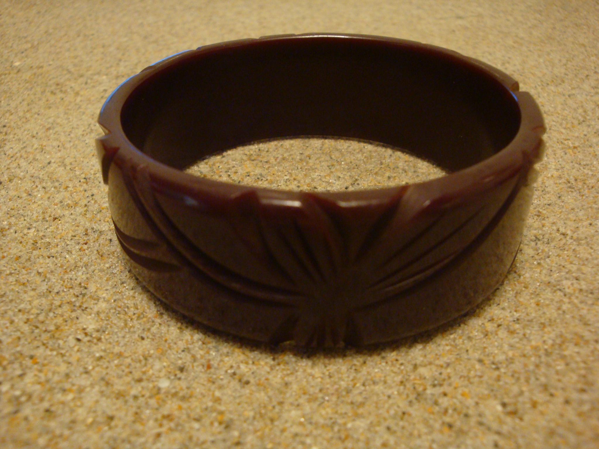 Vintage 1" Bakelite Bracelet! Mahogany w/ Abstract Flower Inspired Carvings!
