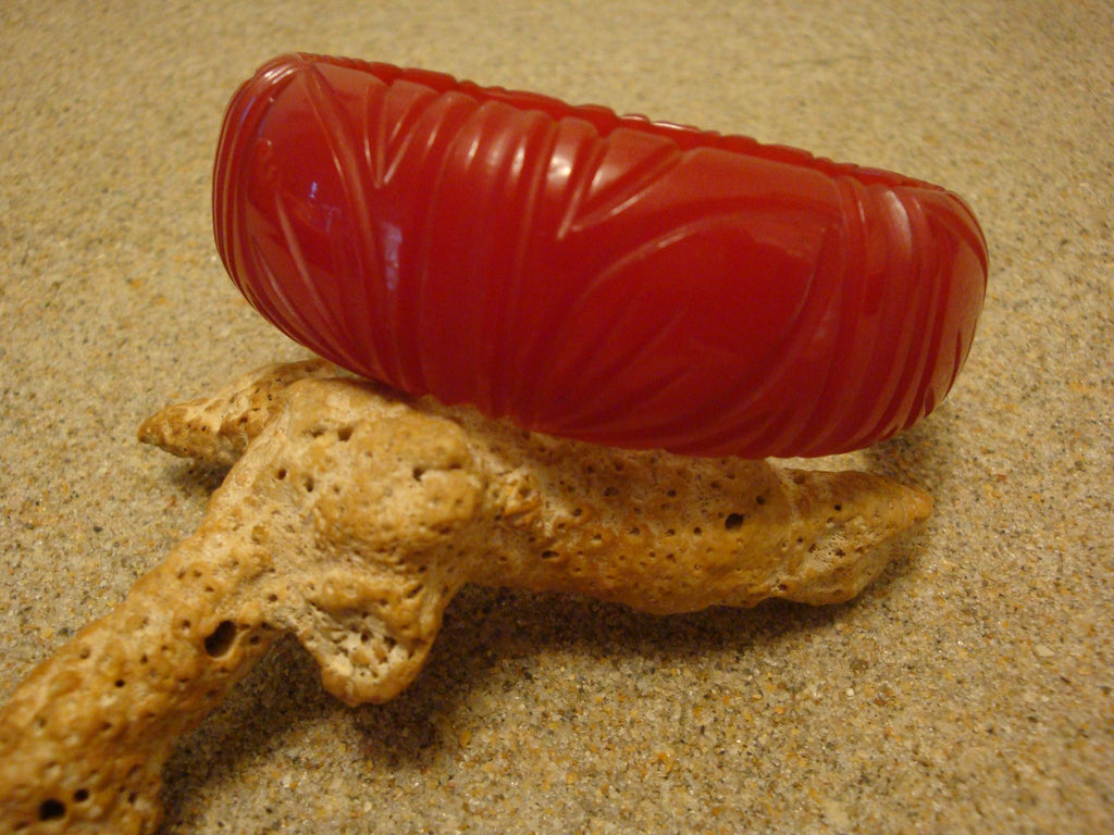 Vintage 7/8" Bakelite Bracelet! Bright Cherry Red w/ Four Pair of Leaf Carvings!