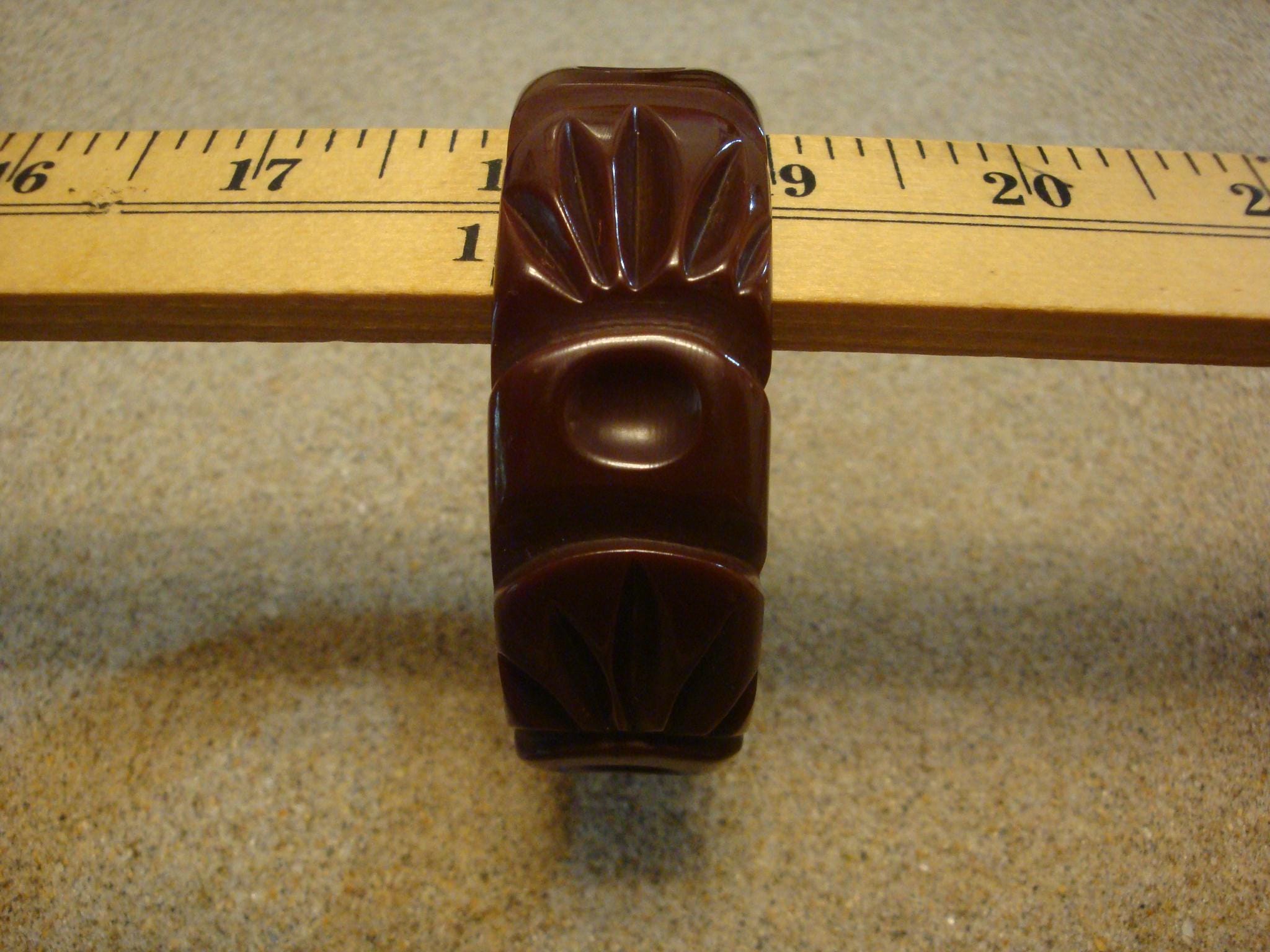 Vintage 7/8" Chocolate Brown Bakelite Bracelet! Unusual Overlapping Flower Carvings!