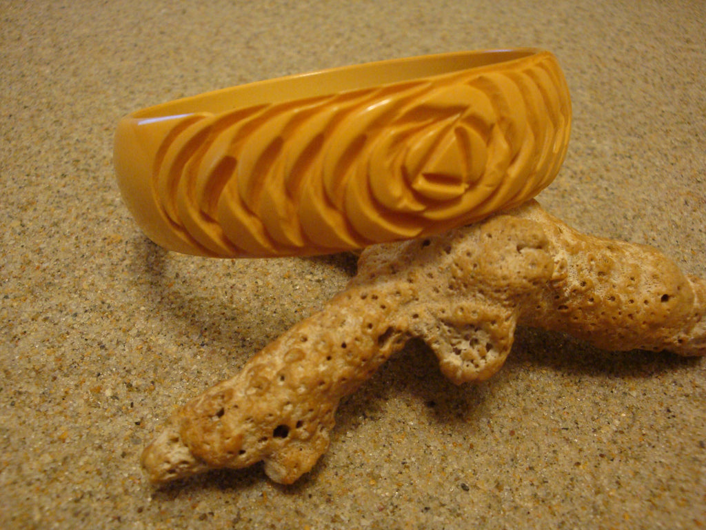 Vintage 3/4" Pale Yellow Bakelite Bracelet! Two Large Rose Petal Inspired Carvings!