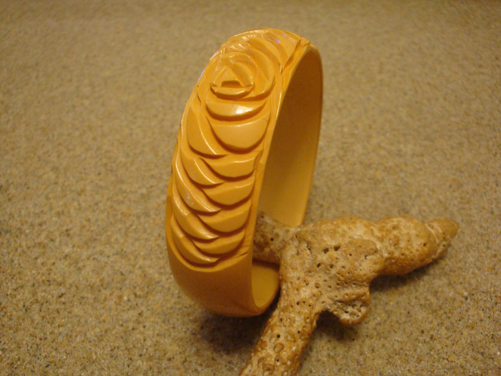 Vintage 3/4" Pale Yellow Bakelite Bracelet! Two Large Rose Petal Inspired Carvings!