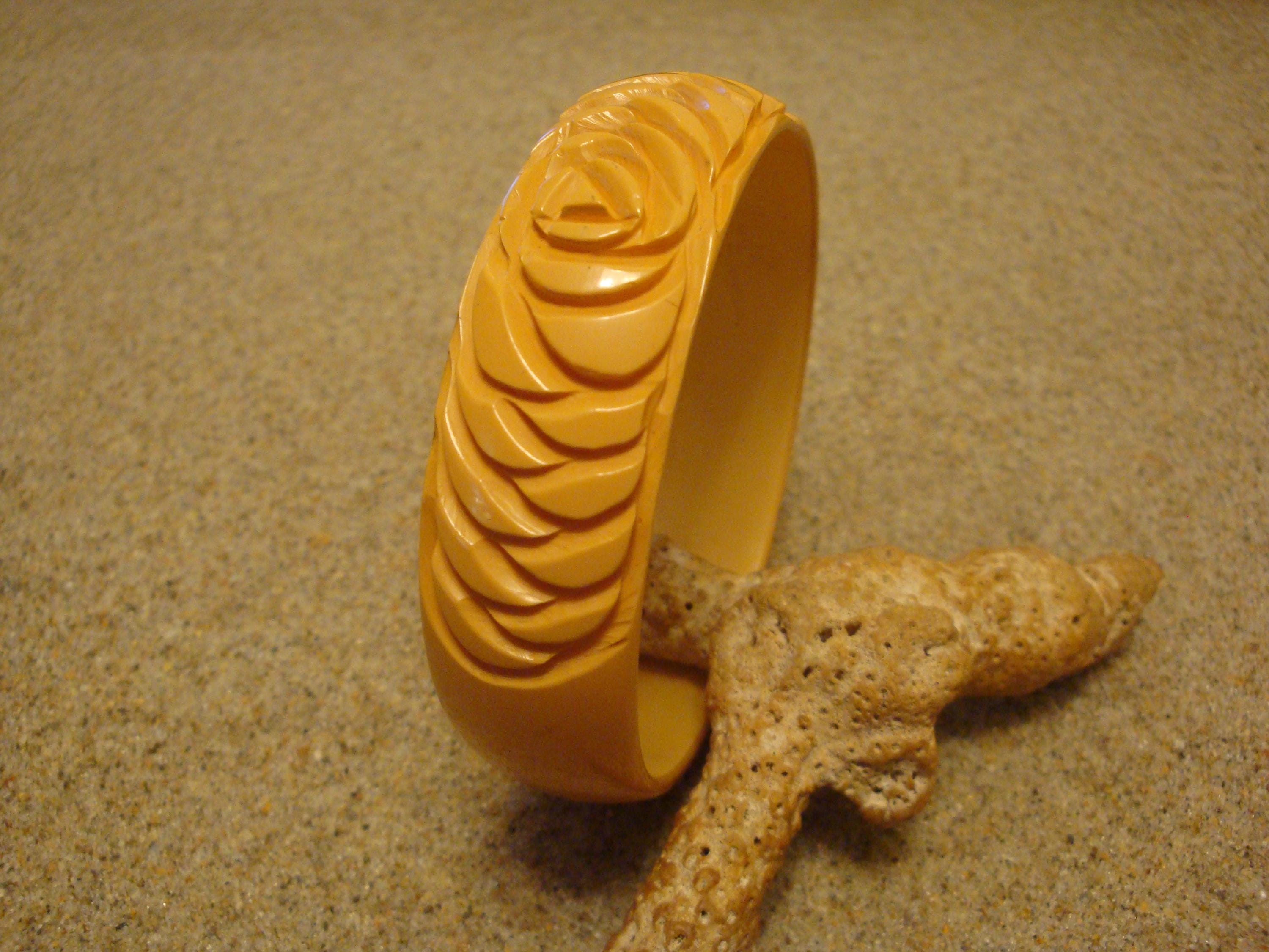 Vintage 3/4" Pale Yellow Bakelite Bracelet! Two Large Rose Petal Inspired Carvings!
