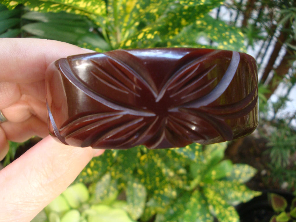 Vintage 1" Bakelite Bracelet! Mahogany w/ Abstract Flower Inspired Carvings!