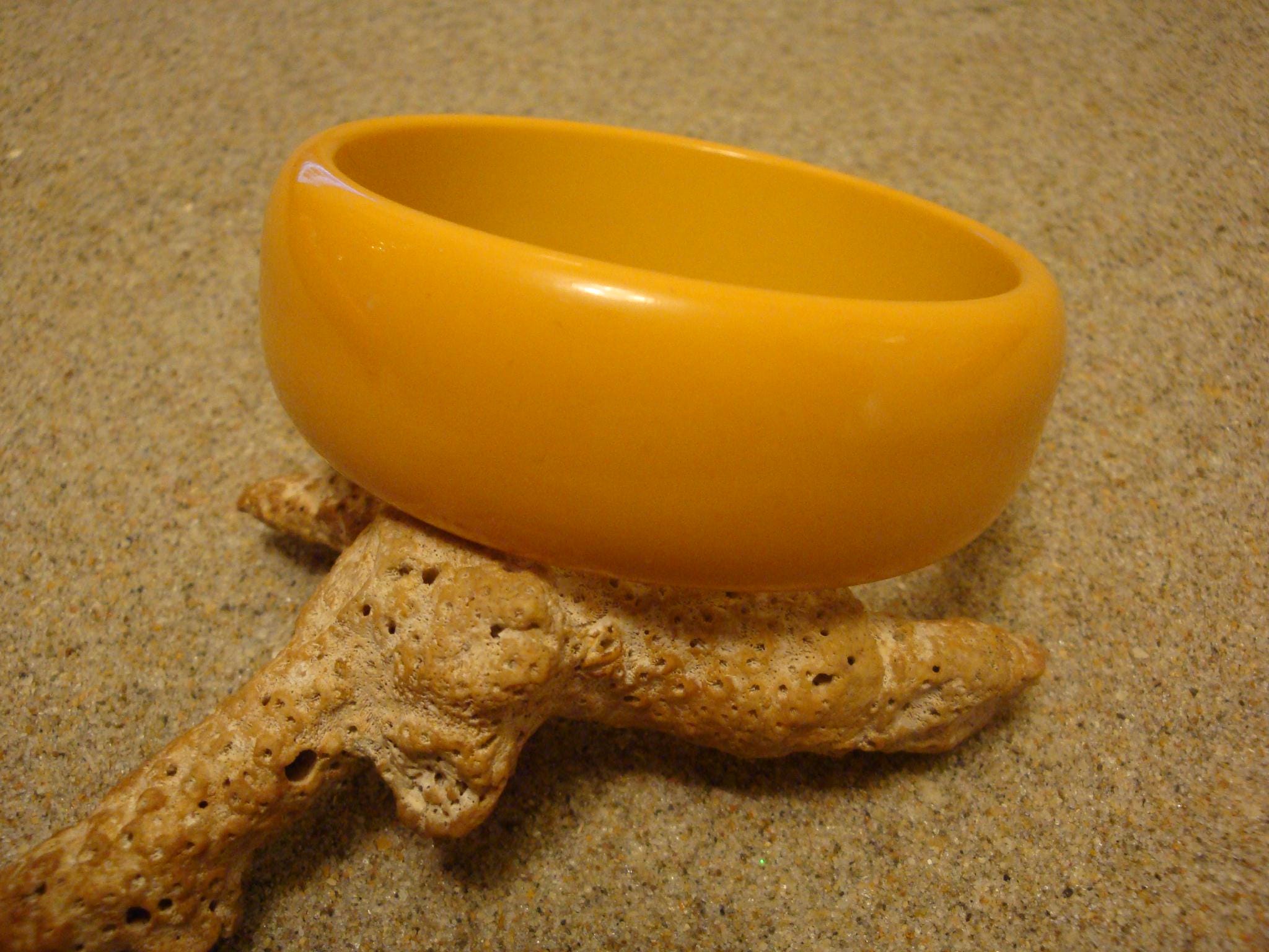Vintage 1" Canary Yellow Bakelite Bangle Bracelet