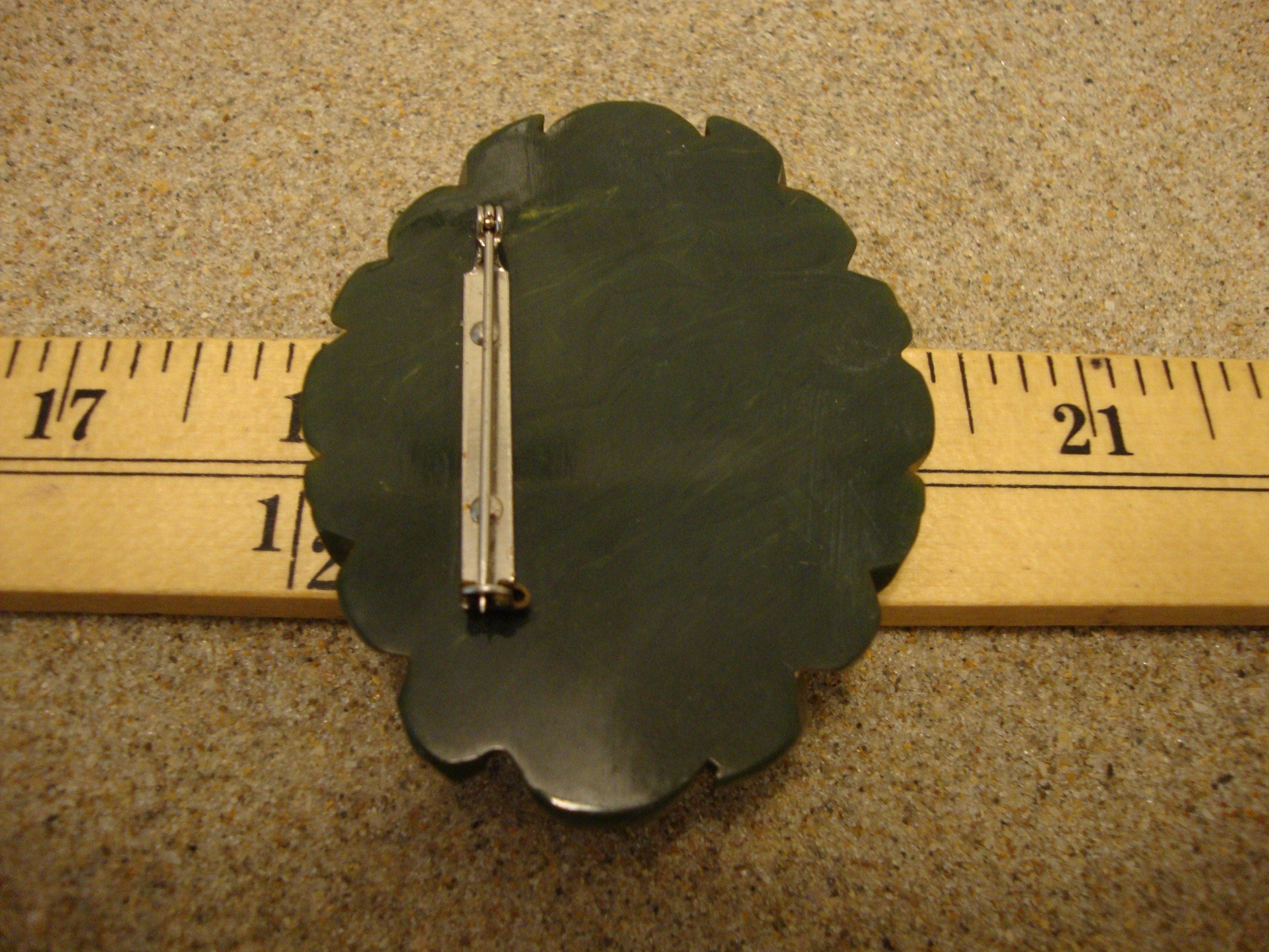 Vintage Marbled Green Bakelite Brooch: Carved Flower & Leaf Design