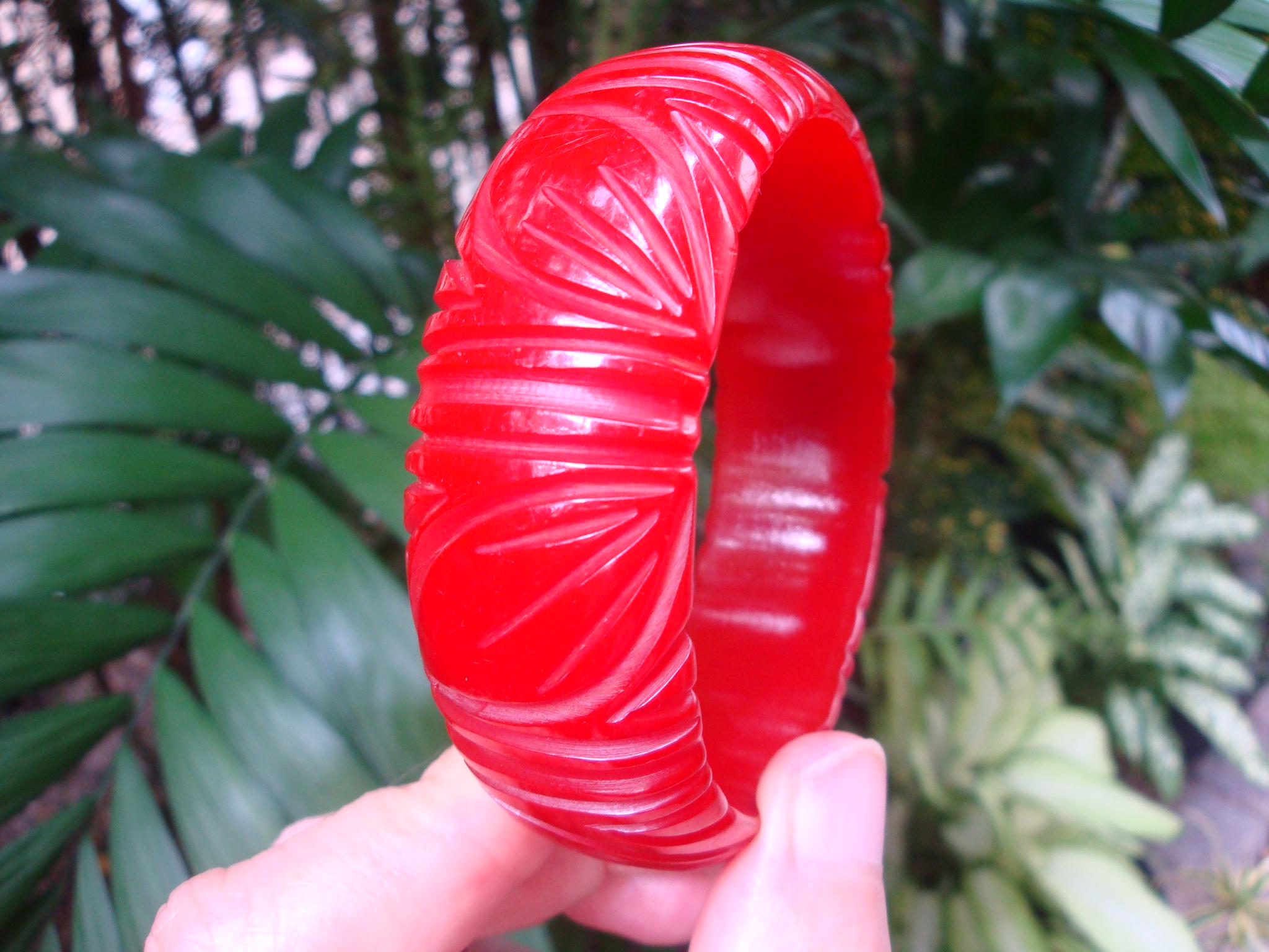 Vintage 7/8" Bakelite Bracelet! Bright Cherry Red w/ Four Pair of Leaf Carvings!