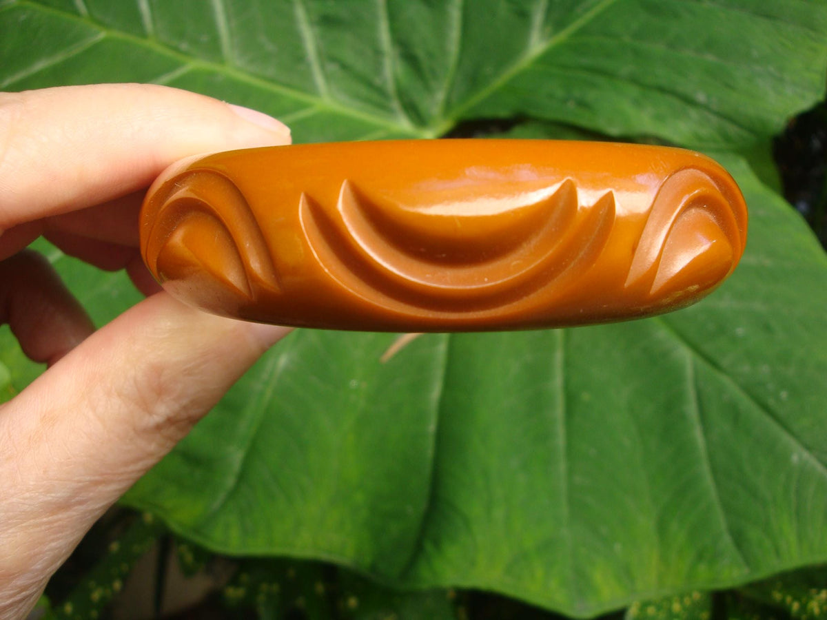 Vintage 3/4" Dark Mustard Color Bakelite Bracelet! Deep Semi Circular Carvings!