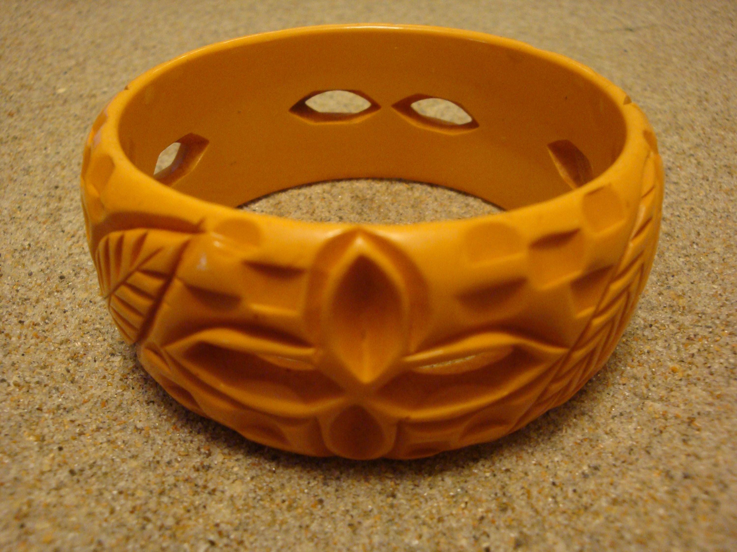 Vintage 1 1/4" Goldenrod Bakelite Bracelet! Open Work , Basketweave & Leaf Carvings!