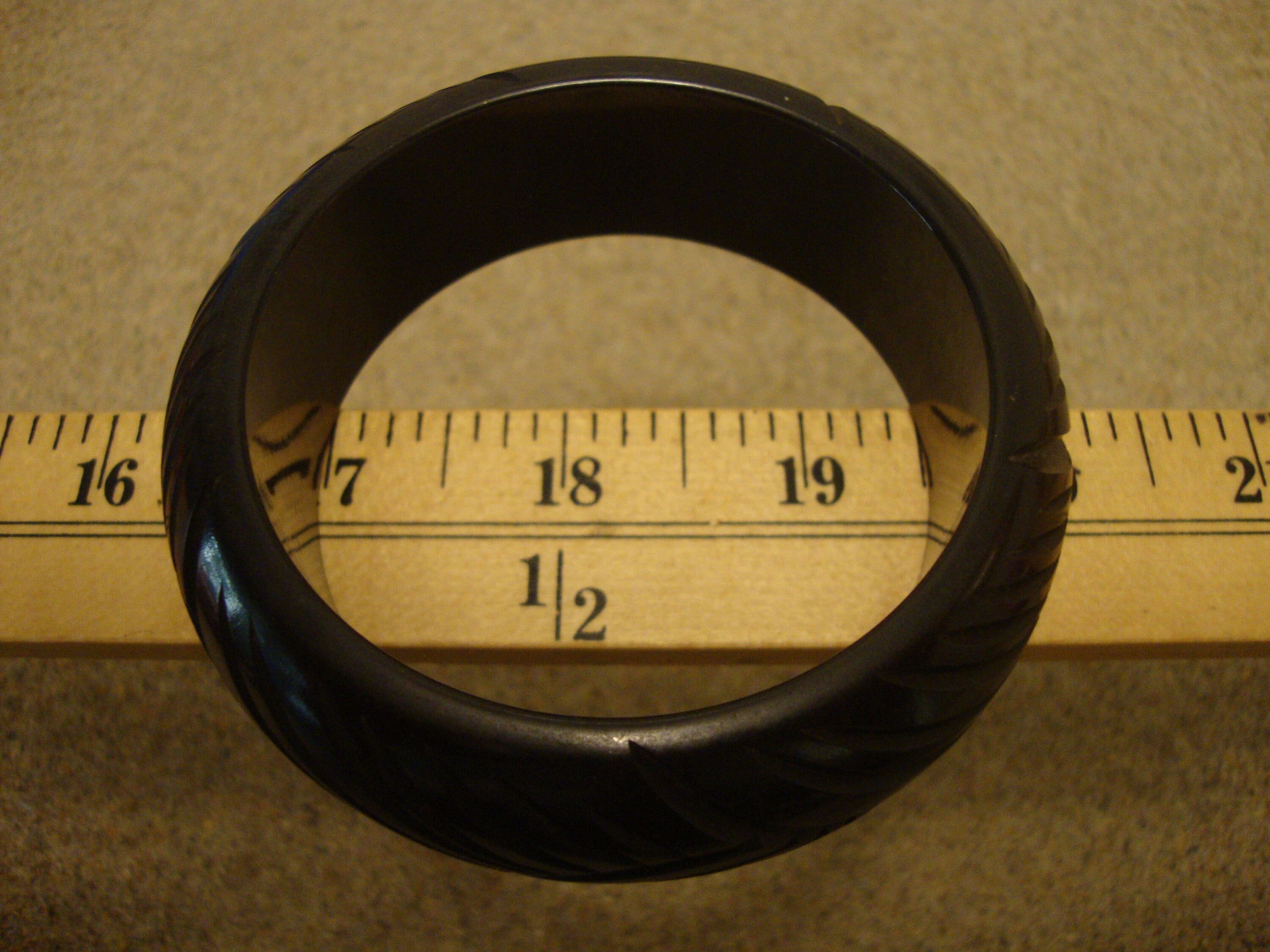 Vintage Dark Green Bakelite Bracelet: Chunky Leaf Carved Bangle