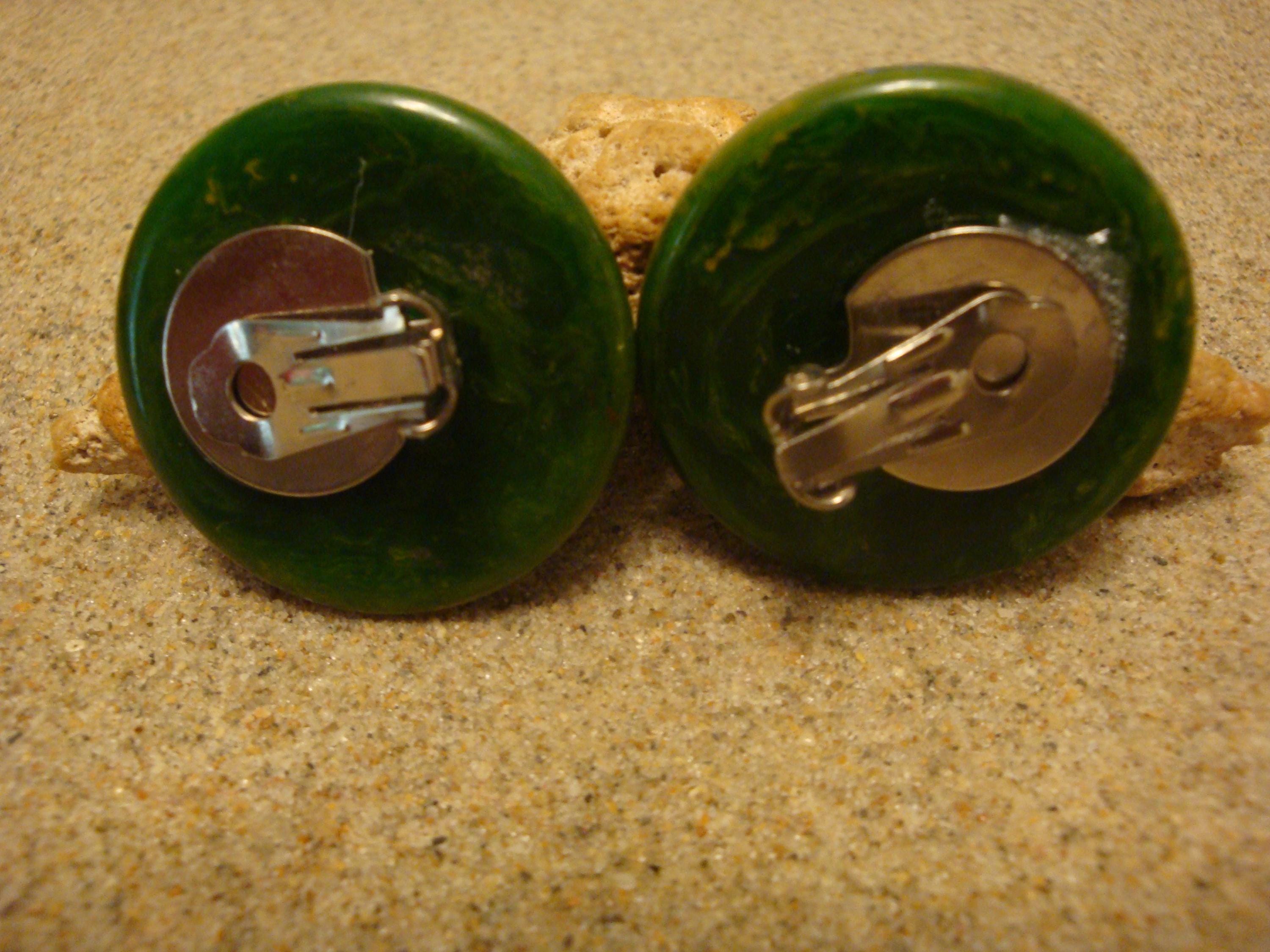 Vintage 1 1/2" Bakelite Clip Back Earrings; Emerald Green w/ Gold Marbling!