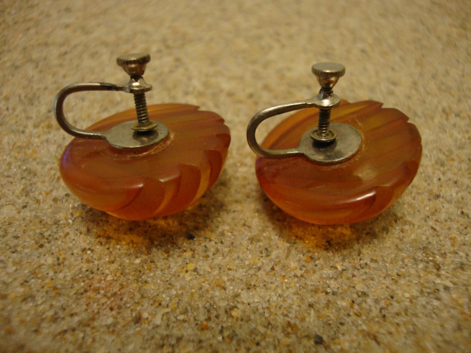Vintage 7/8" Screw Back Bakelite Earrings; Gold Prystal w/ Contoured Carvings!