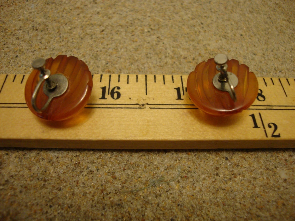 Vintage 7/8" Screw Back Bakelite Earrings; Gold Prystal w/ Contoured Carvings!