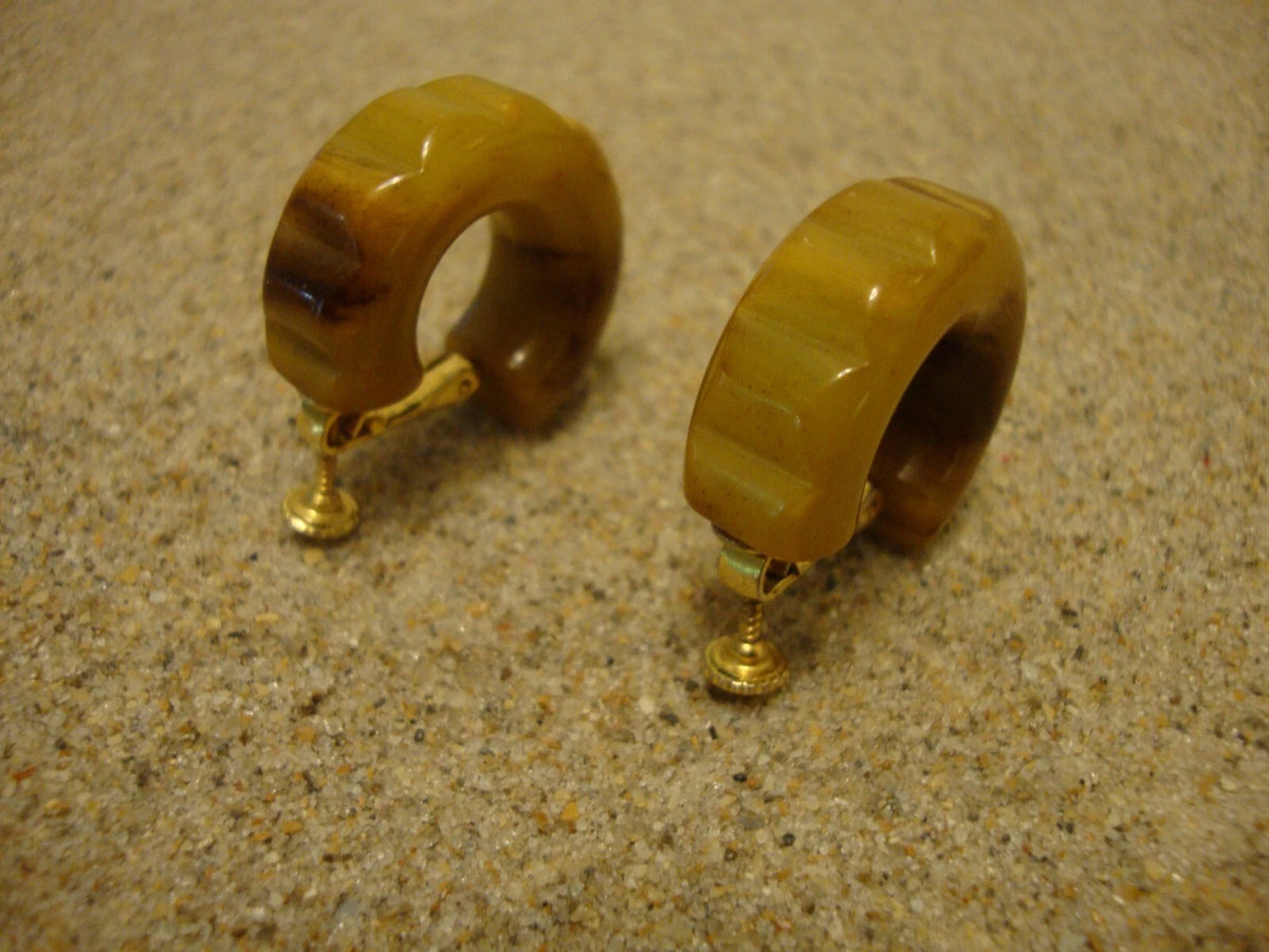 Vintage 1" Bakelite Scalloped Earrings! Jade Green/Brown/Cream Marbled Colors!