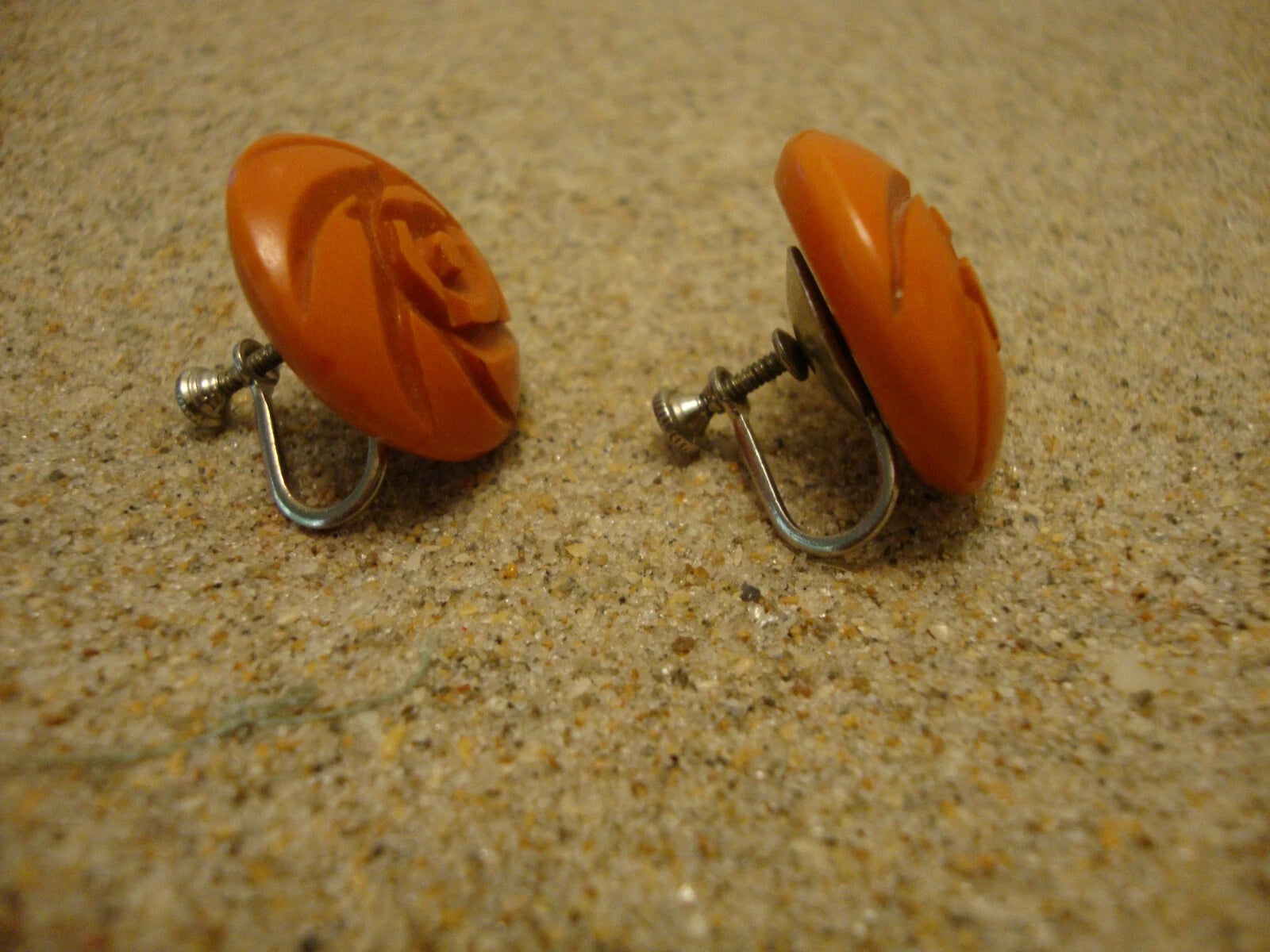 Vintage 7/8" Screw Back Bakelite Earrings; Burnt Orange w/ Flower Carvings!