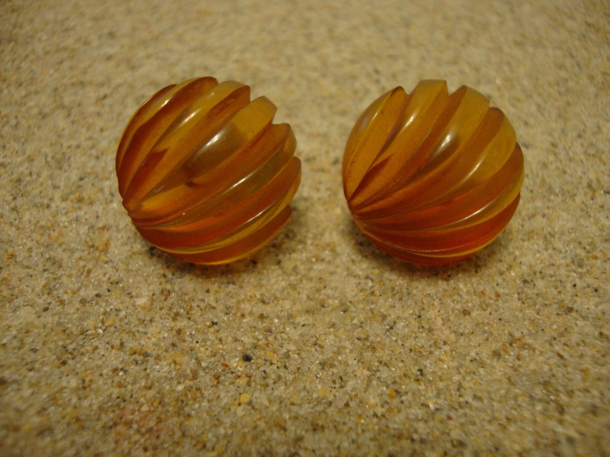 Vintage 7/8" Screw Back Bakelite Earrings; Gold Prystal w/ Contoured Carvings!